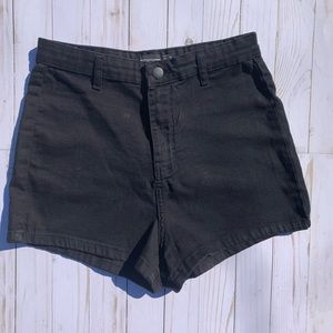 PrettyLittleThing Women’s size 6 Black Shorts